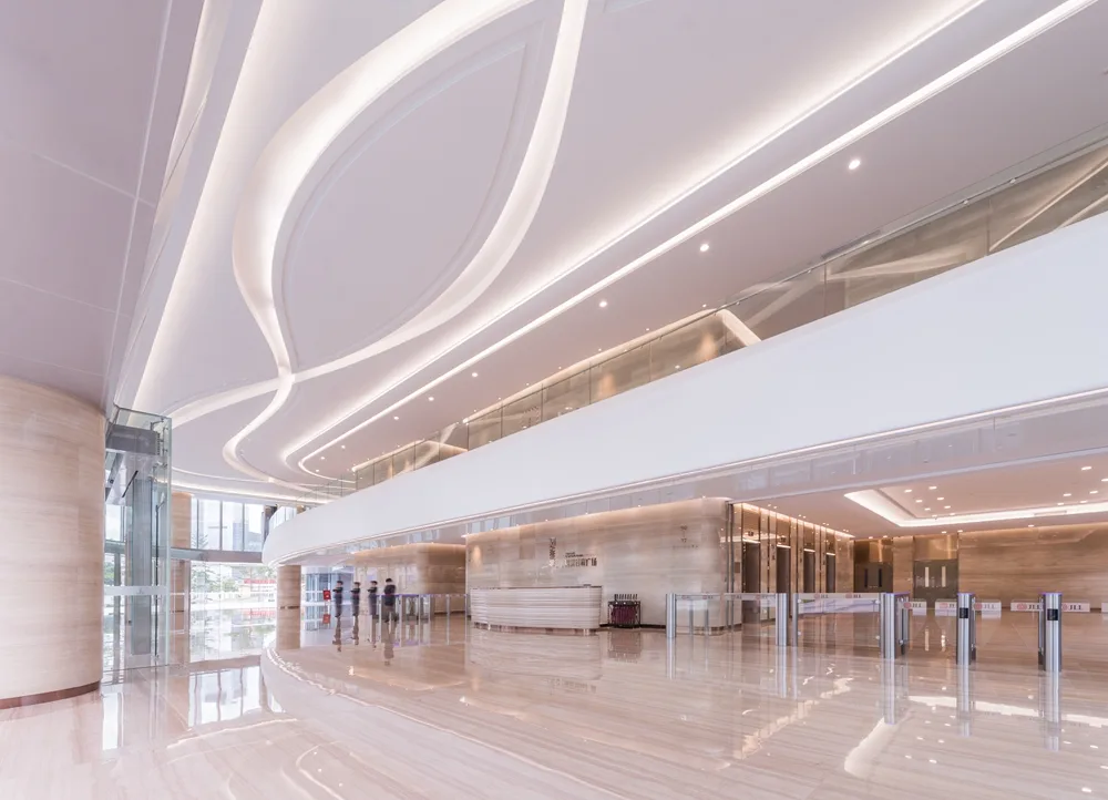 Plaza Qianlong de Fuzhou — Acceso Inteligente Sin Fricción en Edificio